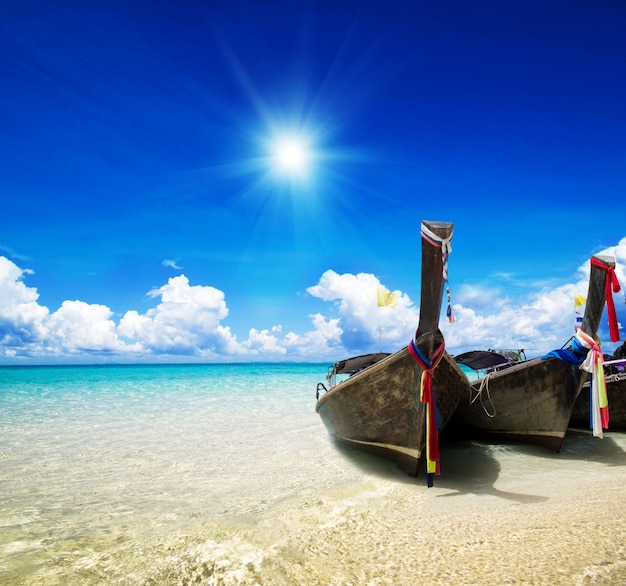 Bateaux à la plage