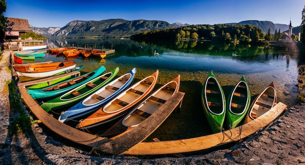 Bateaux de plaisance au lac