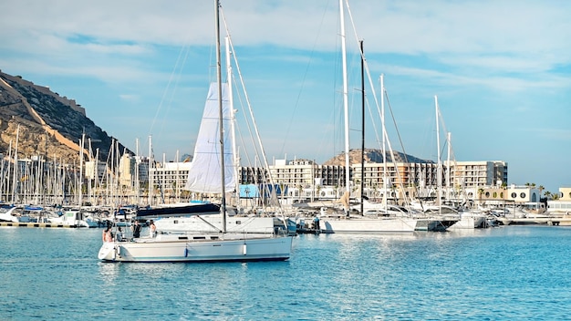 Bateaux à Port d'Alicante