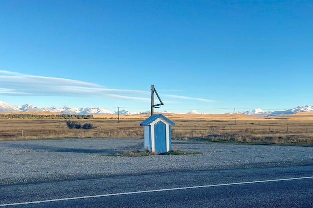 Bâtiment annexe sur le côté de l'autoroute d'État marquant la station de moutons et de bœufs appelée Irishmans Cr