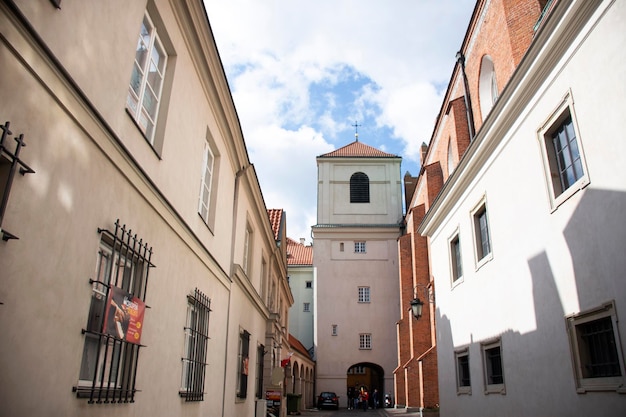 Bâtiment antique vintage rétro classique pour les Polonais ou les Polonais et les voyageurs étrangers à pied visite de voyage dans la vieille ville de Warszawa Capitale et comté le 21 septembre 2019 à Varsovie Pologne