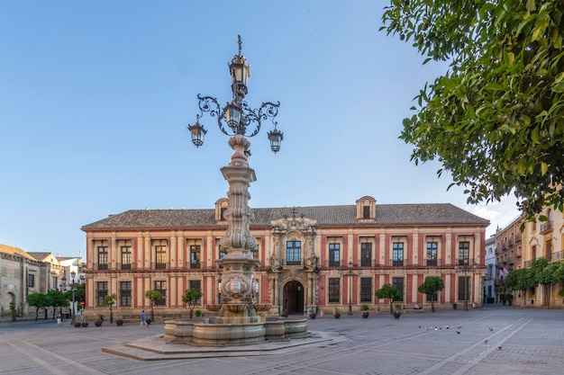 Bâtiment de l'archidiocèse à la place Virgen de los Reyes à Séville Espagne