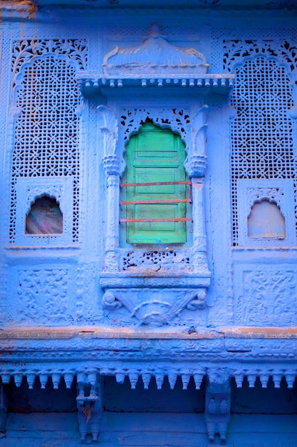 Bâtiment bleu coloré de la ville bleue en Inde