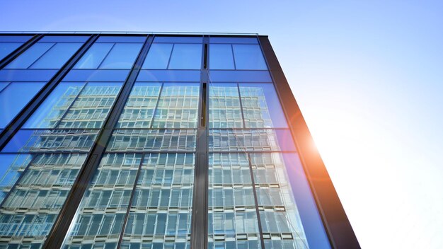 Bâtiment de bureaux moderne avec façade en verre Mur en verre transparent d'un bâtiment de bureaux