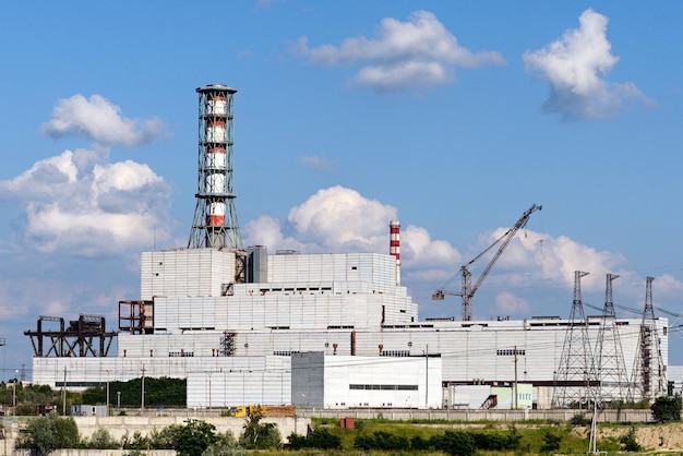 Le bâtiment de la centrale nucléaire