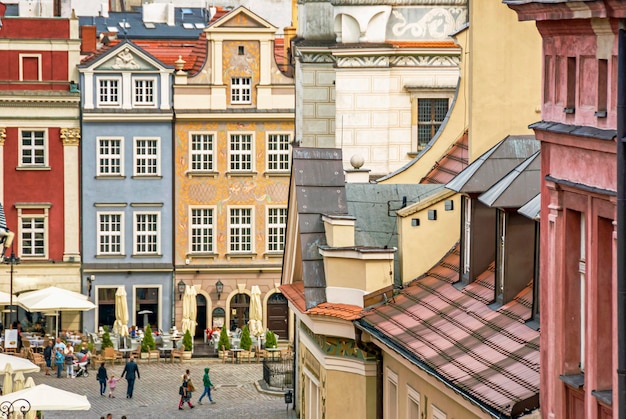 Bâtiment coloré du marché historique de la vieille ville de Poznan