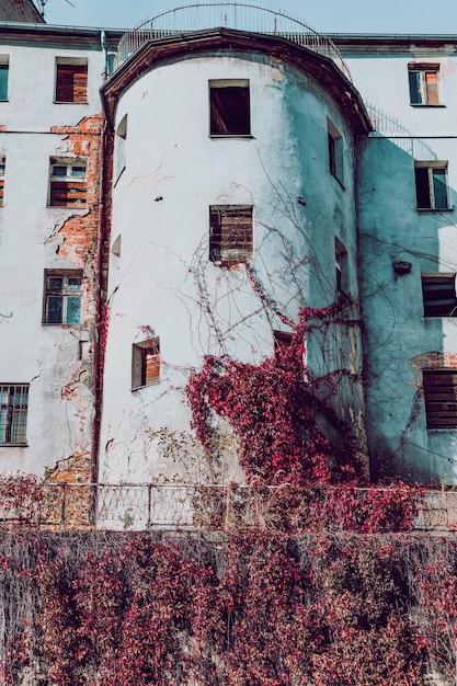 Bâtiment en décomposition dans la vieille ville