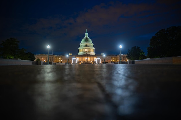 Le bâtiment du Capitole de Washington la nuit Congrès des États-Unis Washington DC