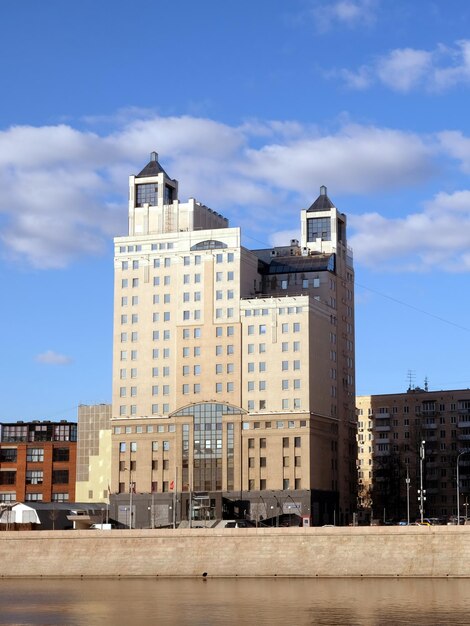 Le bâtiment du centre d'affaires de Moscou Capital sur le rivage Krasnopresnenskaya de la rivière Moskva 8