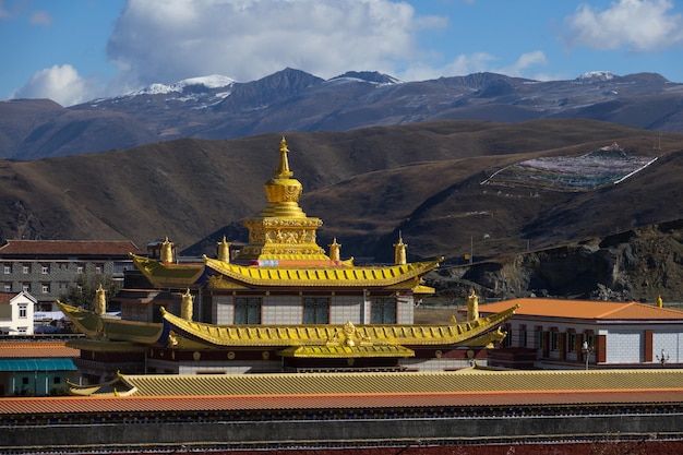 Photo bâtiment du temple contre un ciel nuageux