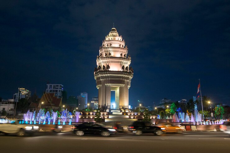 Photo bâtiment éclairé contre le ciel dans la ville la nuit
