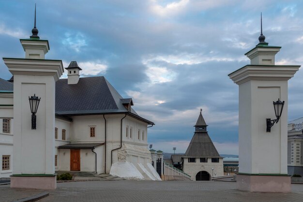 Le bâtiment des frères du monastère SpasoPreobrazhensky à Kazan Kremlin République Tatarstan Russie