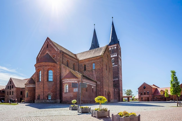 Bâtiment historique sur un ciel bleu par une journée ensoleillée