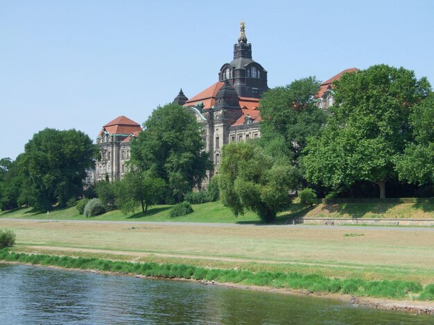 bâtiment historique sur l'Elbe