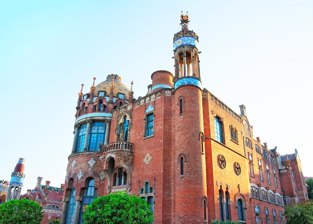 Bâtiment de l'hôpital de Sant Pau à Barcelone en Espagne. En anglais, il s'appelle Hospital of the Holy Cross and Saint Paul. C'était autrefois un hôpital. Maintenant c'est un musée