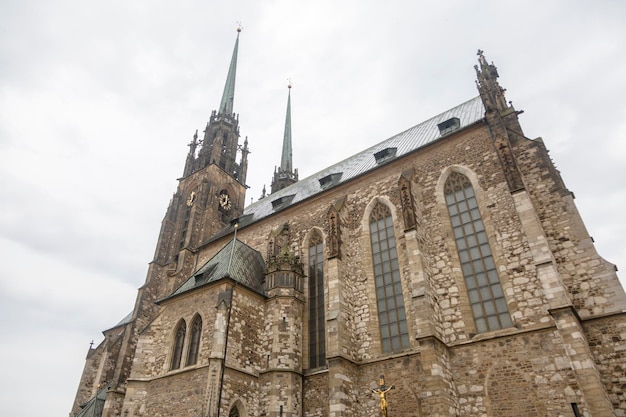 Bâtiment médiéval de la cathédrale des Saints Pierre et Paul sur la colline de Petrov dans la ville de Brno dans la région de Moravie du Sud de la République tchèque