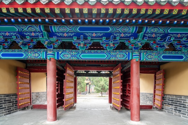 Bâtiment de la porte du palais classique chinois