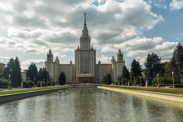 Le bâtiment principal de l'Université d'État de Moscou