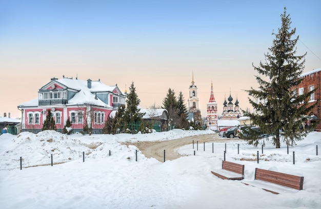 Bâtiment résidentiel et église Lazarevskaya SuzdalxA