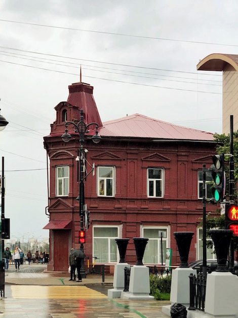 Photo bâtiment russe pré-révolutionnaire construit en 1750-1900 dans la ville provinciale de perm