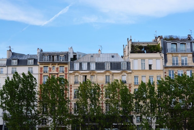 Bâtiments avec le ciel en arrière-plan