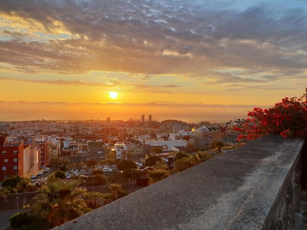 Photo des bâtiments contre le ciel au coucher du soleil