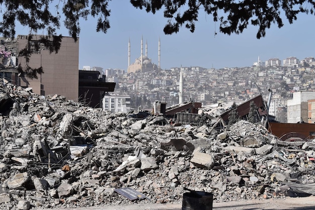 Bâtiments détruits après le tremblement de terre en Turquie. 7.8 et 7.4 tremblement de terre. 6 FÉVRIER 2023