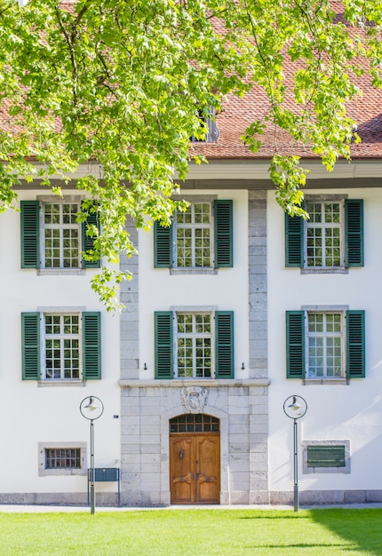 Les bâtiments de l&#39;église du château d&#39;Interlaken. La cour de l&#39;église du château