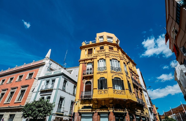 Bâtiments historiques dans le quartier de Santa Cruz de Séville Espagne