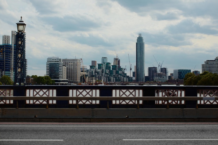 Photo des bâtiments modernes dans la ville contre le ciel
