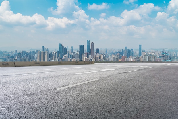 Bâtiments, paysages et routes de la ville