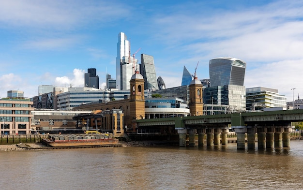 Bâtiments sur la Tamise à Londres magnifique paysage urbain