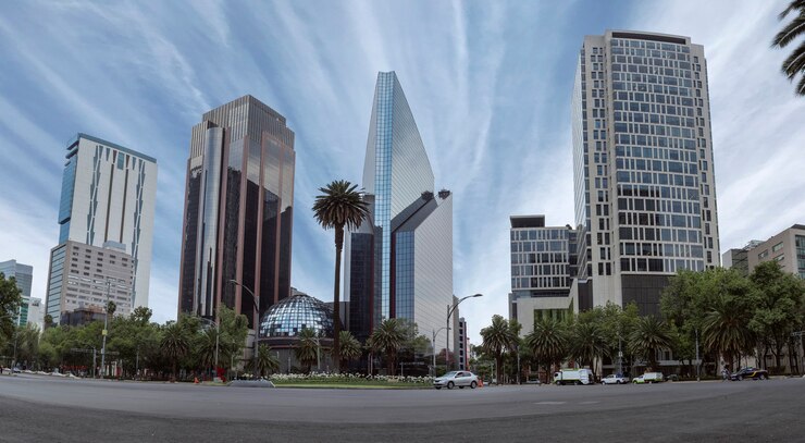 Photo bâtiments de la ville de mexico dans l'avenida reforma étant dans la glorieta de la palma