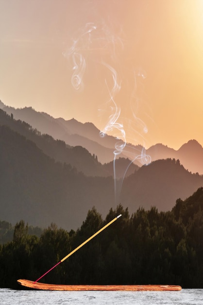 Photo bâton d'encens brûlant dans les montagnes du tibet composition verticale avec espace de copie