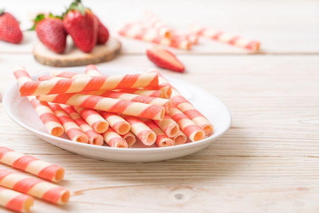 Bâton de gaufrettes à la crème de fraise