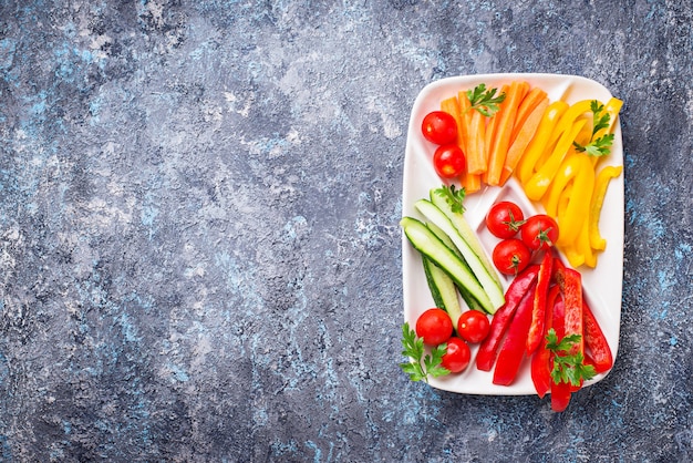 Bâton de légumes frais. Apéritifs sains