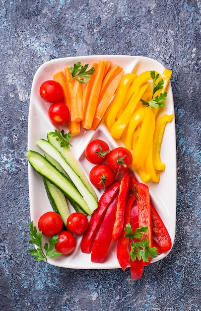 Bâton de légumes frais. Apéritifs sains