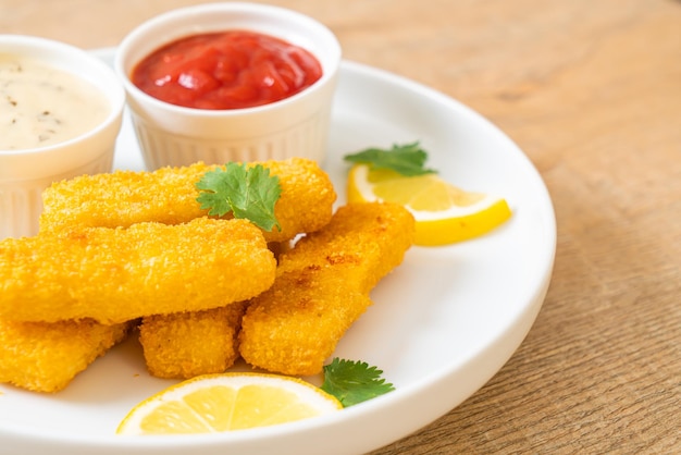 bâton de poisson frit ou poisson frites