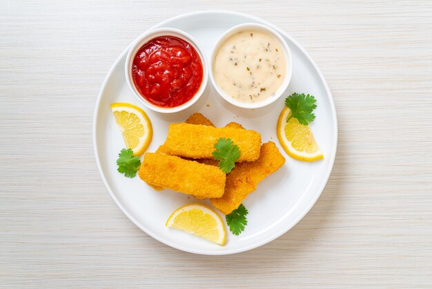 bâton de poisson frit ou poisson frites