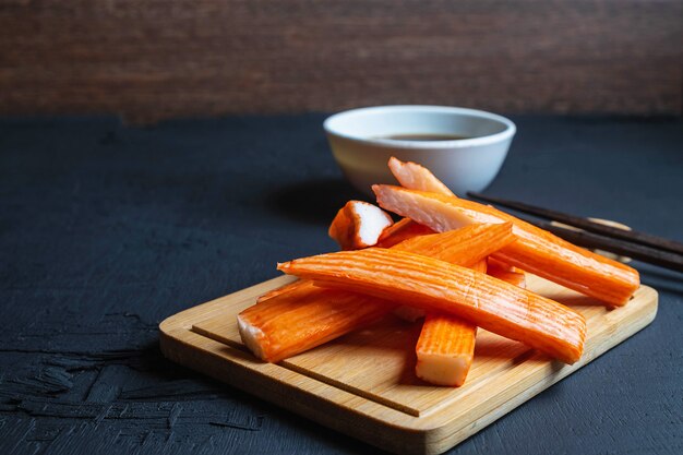 Bâtonnets de crabe et sauce japonaise