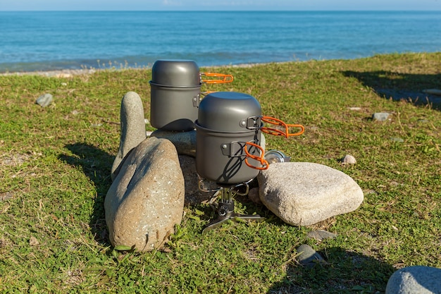 Batterie de cuisine de camping Un ensemble de vaisselle de camping pour un pique-nique sur la plage Ustensiles de camping pour faire