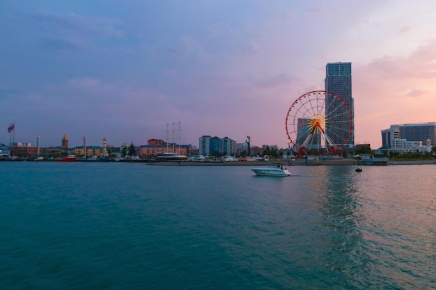 Batumi Adjara Géorgie Vue sur la station balnéaire au coucher du soleil