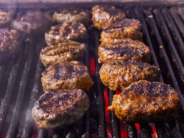 BBQ grillé et barbecue fumé. Fermer