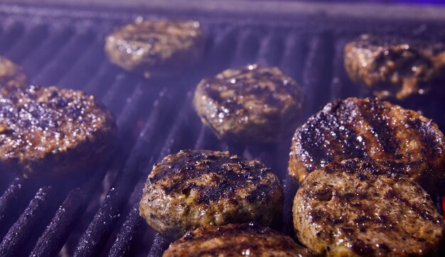 BBQ grillé et barbecue fumé. Fermer