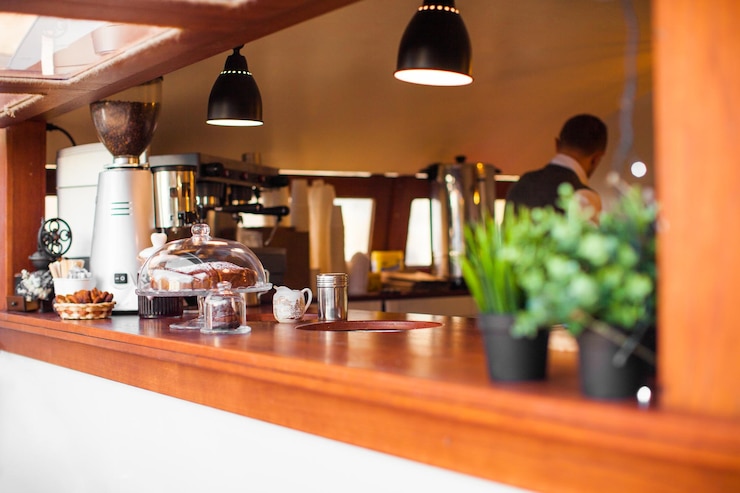 Photo un beau bar avec un bar à café et un dessert