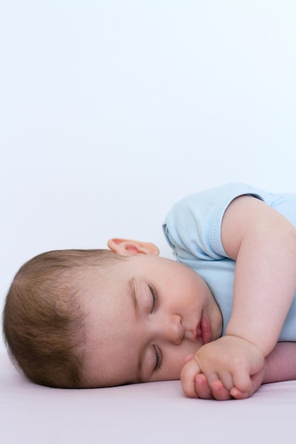 Beau bébé qui dort