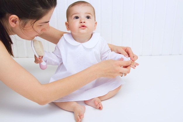 Beau bébé avec sa mère