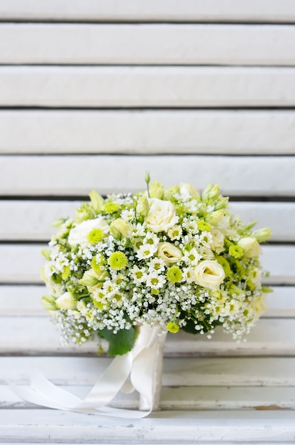 Beau bouquet de fleurs de mariage