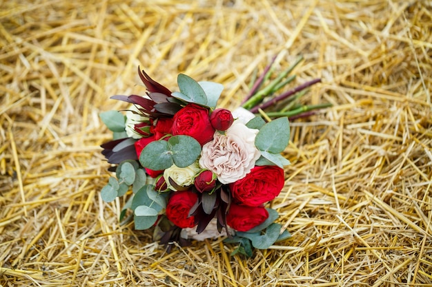 Beau bouquet de mariage pour la mariée