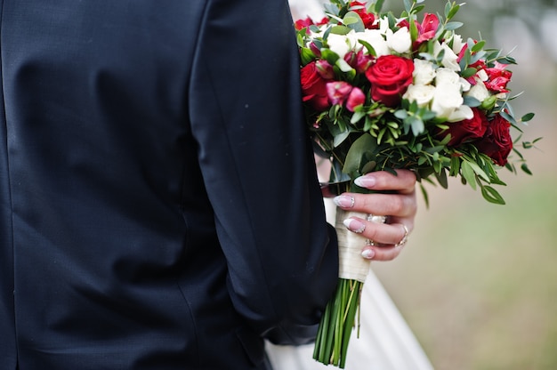 Beau bouquet de mariée moderne et élégant.